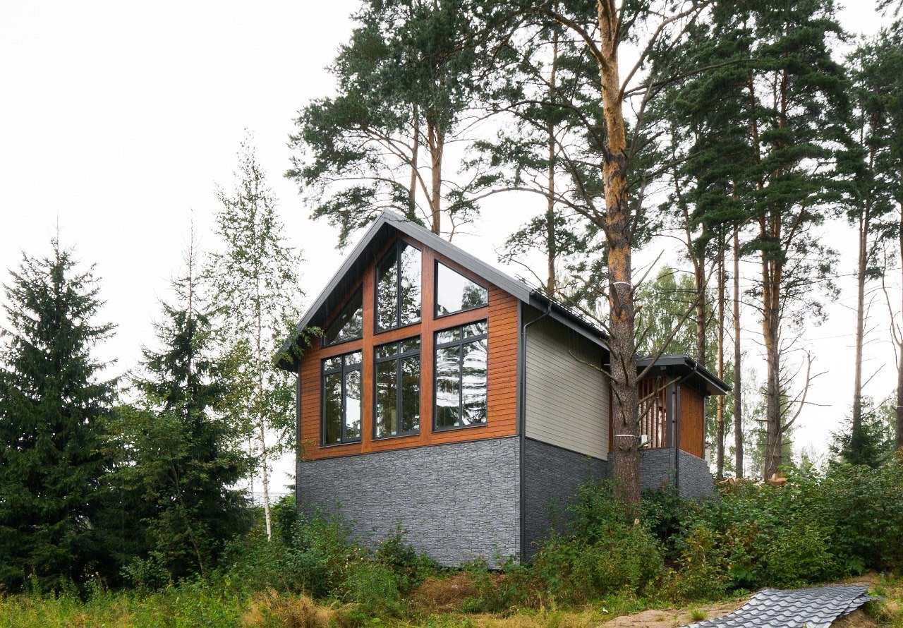 Построенный дом GARDEN среди сосен
